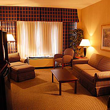 Clarion Hotel & Conference Center - Business Suite1