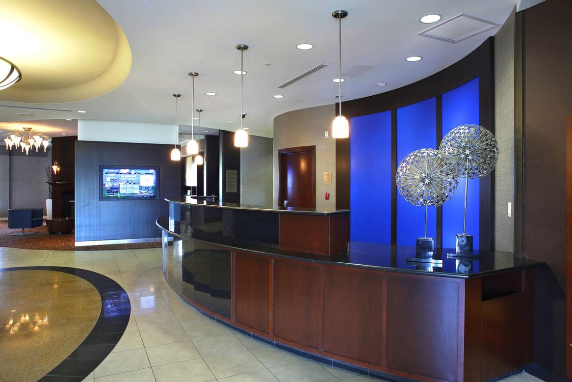 Courtyard by Marriott Hotel Hamilton - 