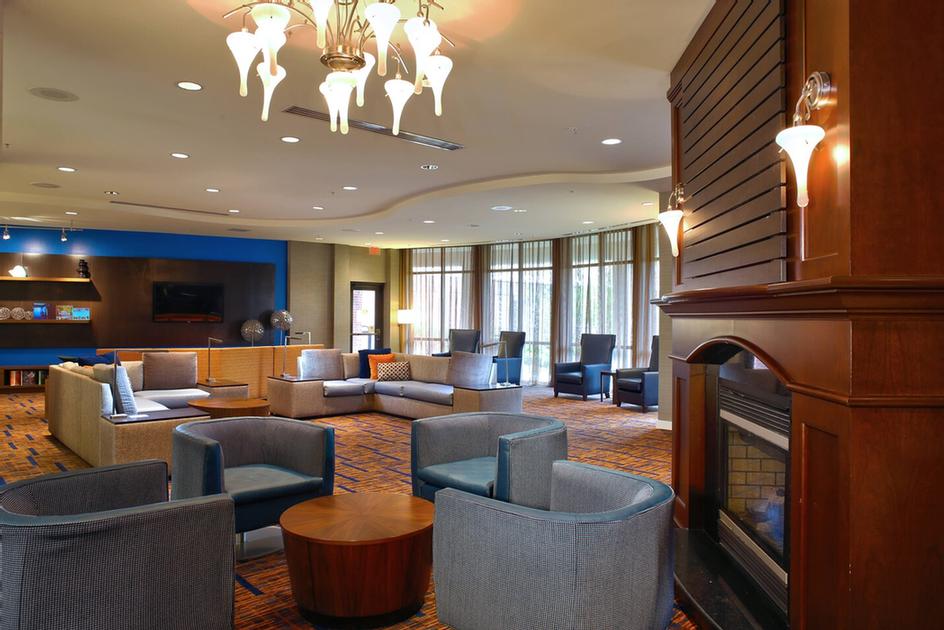 Courtyard by Marriott Hotel Hamilton - 