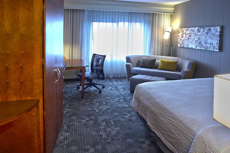 Courtyard by Marriott Hotel Hamilton - 