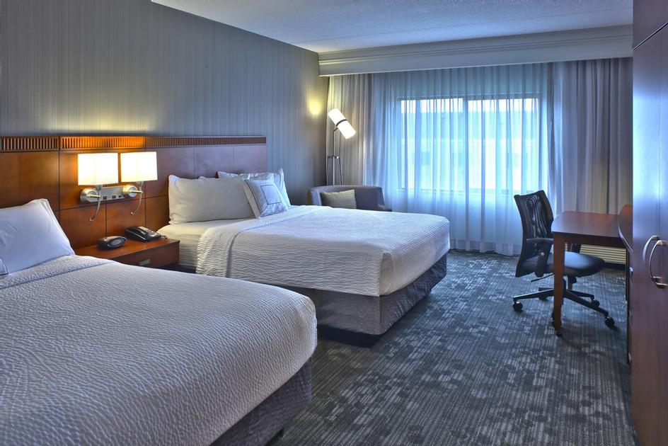 Courtyard by Marriott Hotel Hamilton - 
