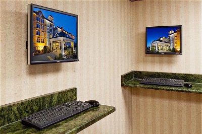 Holiday Inn Express Hotel & Suites Concordville - Internet Cafe