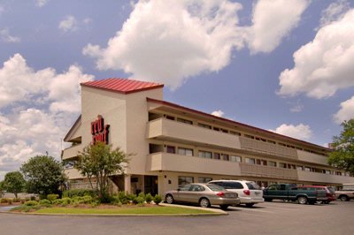 Red Roof Inn - 