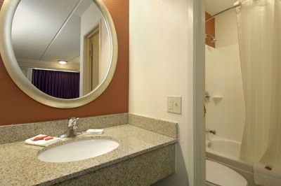 Red Roof Inn - 