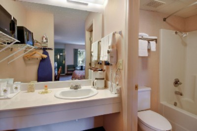 Days Inn of Harrison - Bathroom Pic