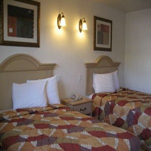 2 Double Beds