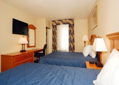2 Queen Size Beds