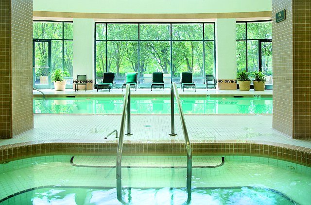 Doubletree Guest Suites & Conference Center - Swimming Pool
