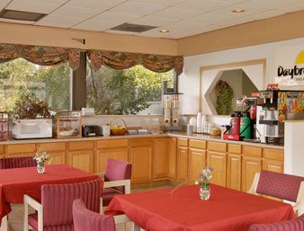 Days Inn Savannah Southside - Breakfast/hospitality Room