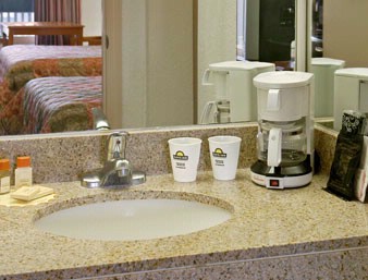 Days Inn Savannah Southside - Bathroom Ammenities
