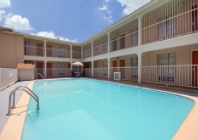 Super 8 Austin / Downtown / Capitol Area - 