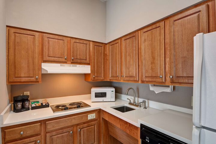 Staybridge Suites Aurora / Naperville - Our Spacious One Bedrooms Are Equipped With Full Kitchens