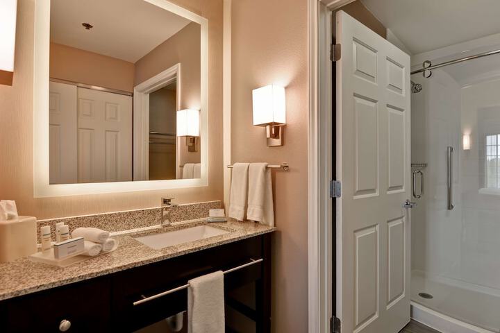 Staybridge Suites Aurora / Naperville - Our Suites Are Designed To Make You Feel At Home