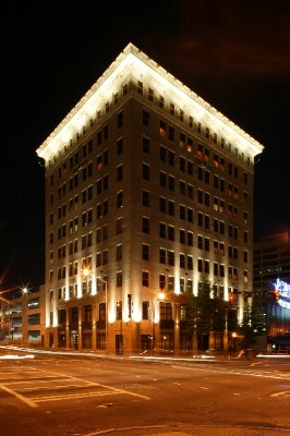 The Glenn Hotel Exterior At Night