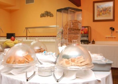 Complimentary Deluxe Continental Breakfast
