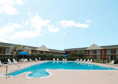 Premier Alabama Shaped Pool And Sundeck