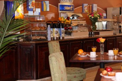 Holiday Inn Express Hotel & Suites - Breakfast Bar