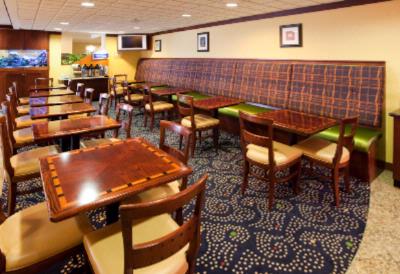 Holiday Inn Express Hotel & Suites - 
