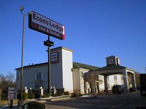 Econo Lodge Inn & Suites - 