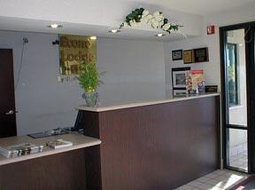 Econo Lodge Inn & Suites - 