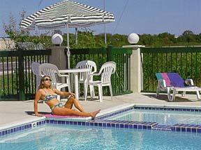 Econo Lodge Inn & Suites - 