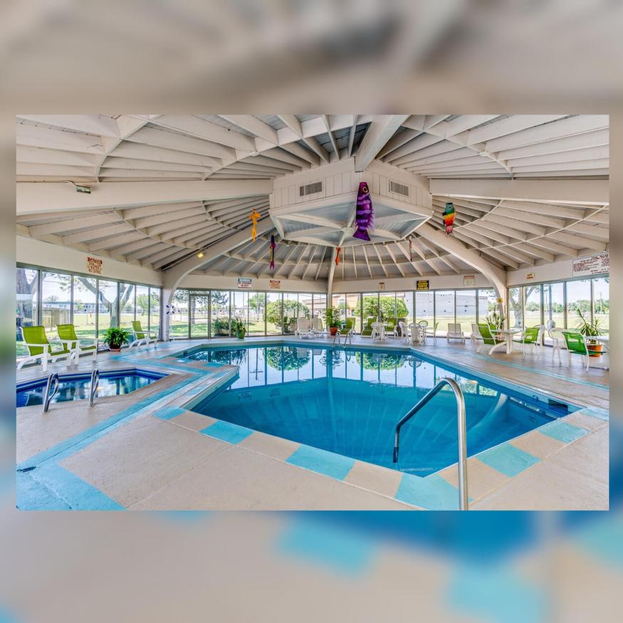 La Quinta Inn & Suites - Indoor Pool