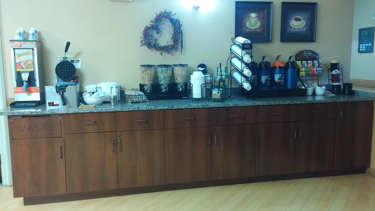 Crossings by Grandstay - Country Inn Welcomes You