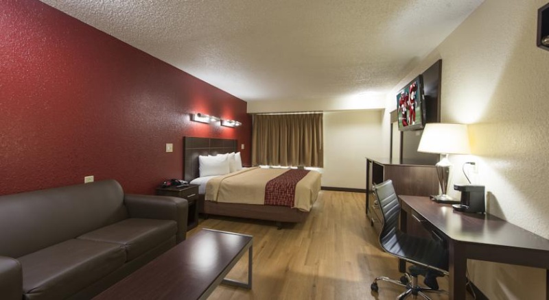 Red Roof Inn Houston Brookhollow - Newly Renovated Lobby