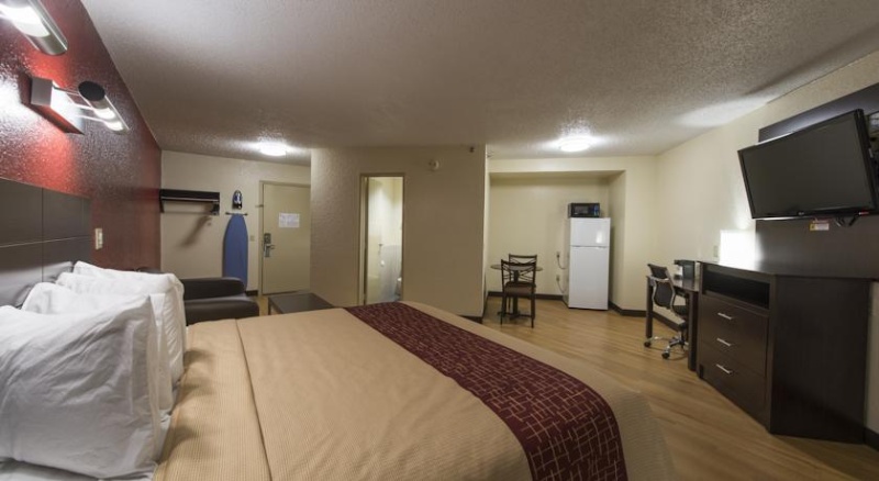 Red Roof Inn Houston Brookhollow - 