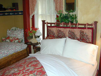 Robin's Nest Bed & Breakfast Inn - Aunt Maes Room