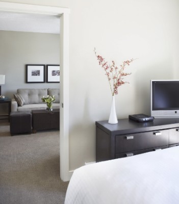 Oswego Hotel - One Bedroom Suite