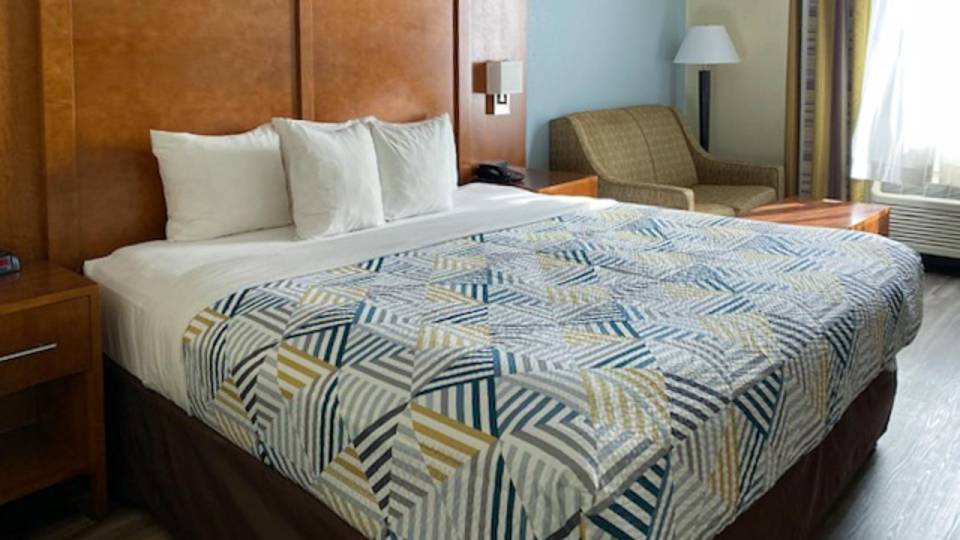 2 Full Size Double Beds