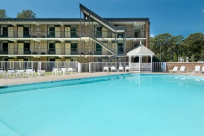 Travelodge Inn & Suites Historic Area - One Of The Largest Pools In The Area
