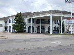 Amazinn & Suites Outside Front View