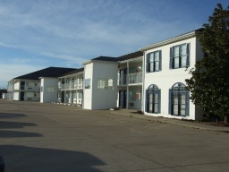 Amazinn & Suites - Amazinn & Suites Outside Side View