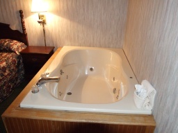 Amazinn & Suites - Amazinn & Suites 2 Person Jacuzzi