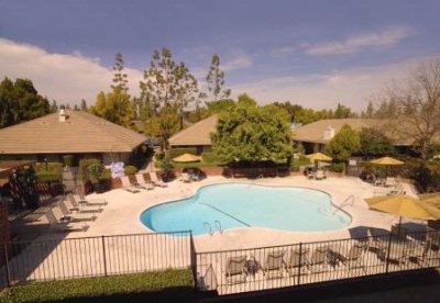 Piccadilly Inn Hotels - Refreshing Outdoor Pool