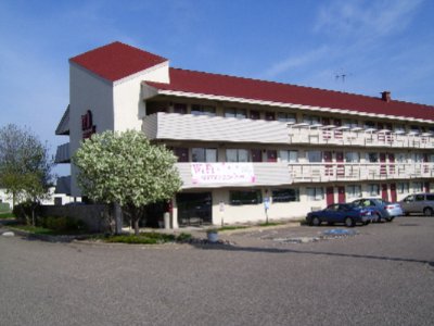 Red Roof Inn - 