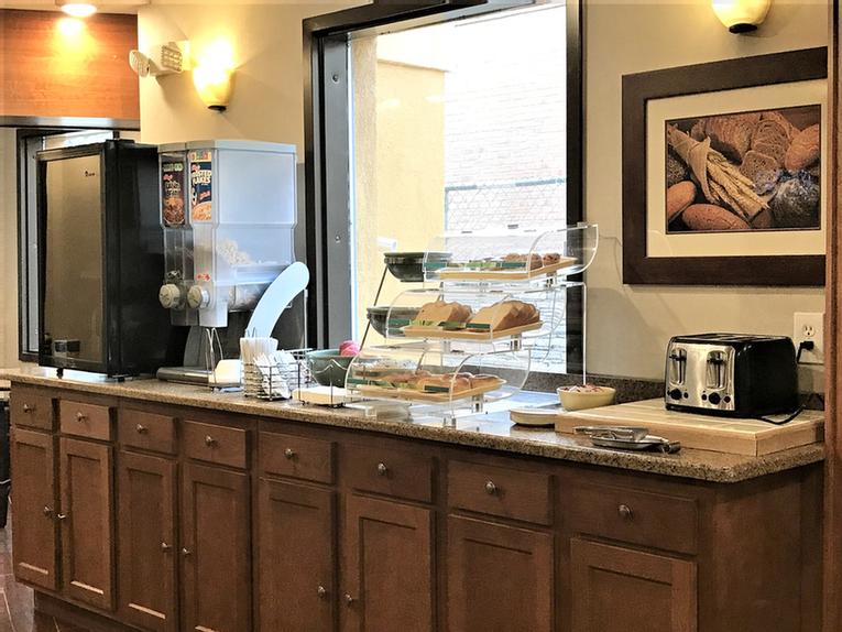 Quality Inn of Gloucester City Nj / Philadelphia - Breakfast