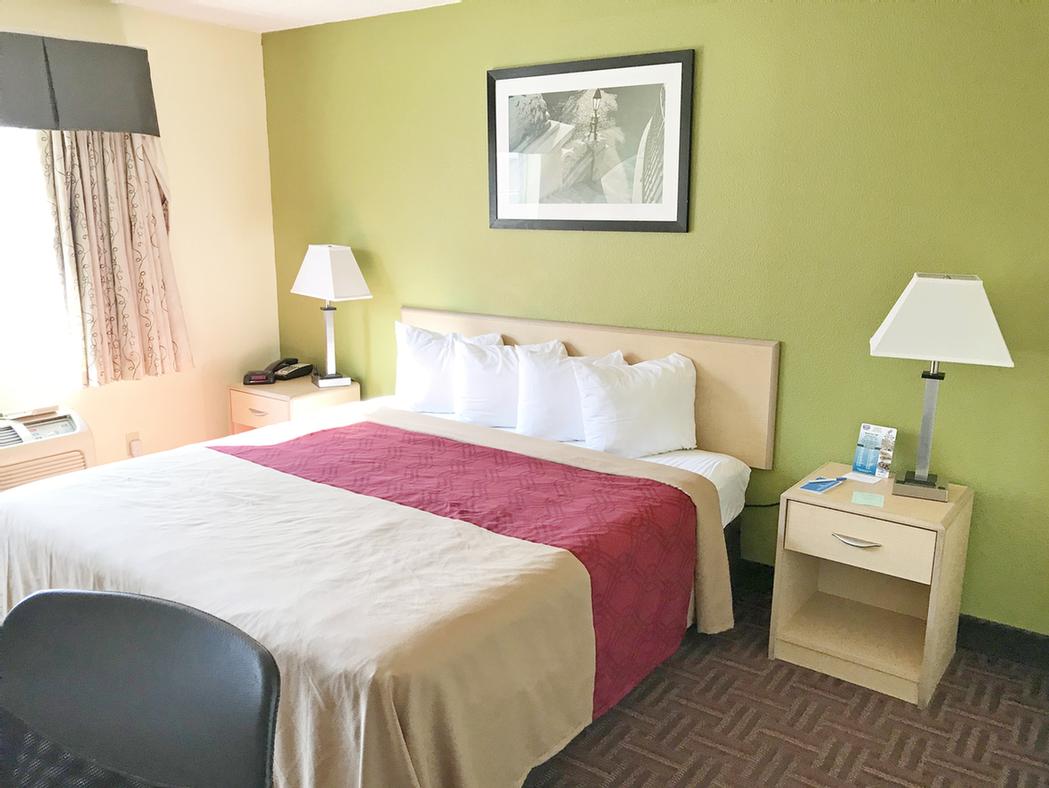 Quality Inn of Gloucester City Nj / Philadelphia - Standard Room With 1 King Bed
