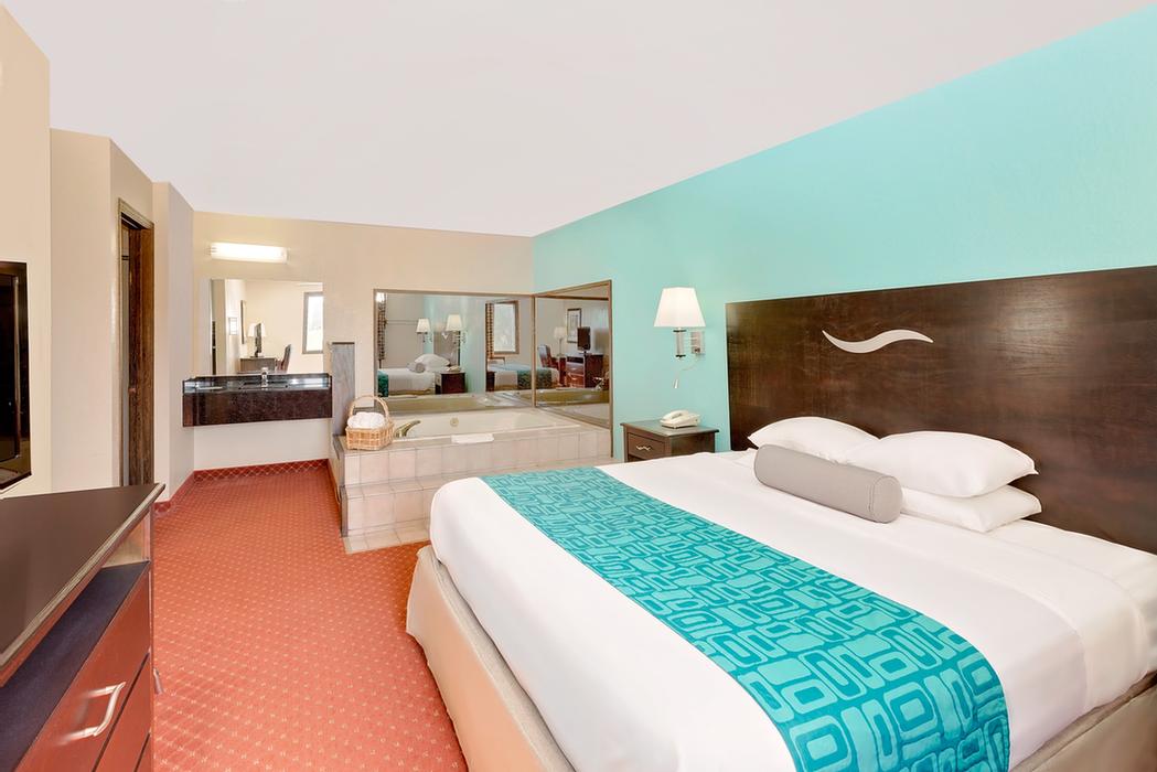 Heartland Inn Hwy 63 South - Indoor Pool