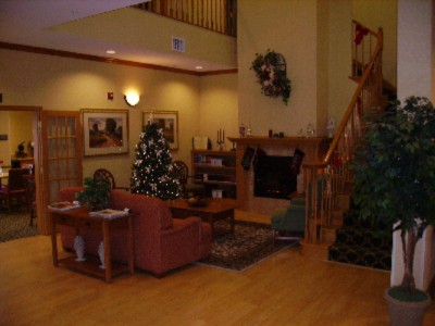 Country Inn & Suites - Lobby During The Christmas Holidays