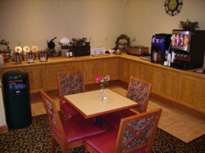 Country Inn & Suites - Breakfast