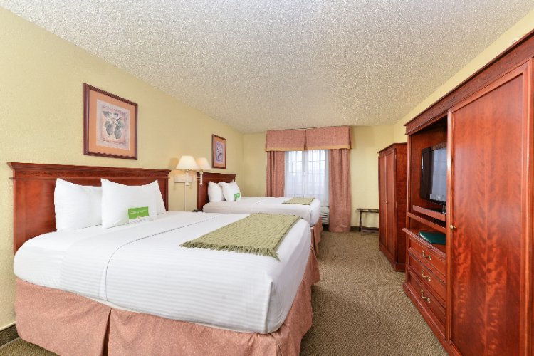 La Quinta Inn - Queen Sleeping Room