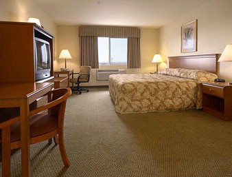 Super 8 East - King Guest Room
