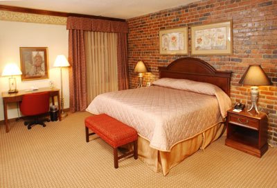 The Suites of 800 Locust Hotel & Spa - Bed Room