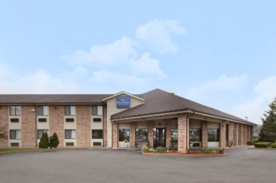 Baymont Inn & Suites Monroe - 