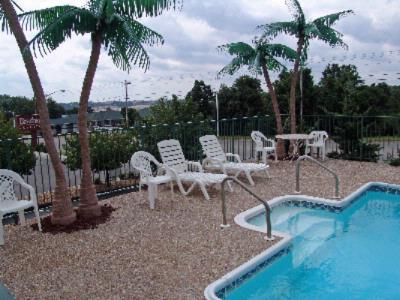 Lynina Inn - Outdoor Pool
