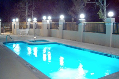 Country Inn & Suites - Pool