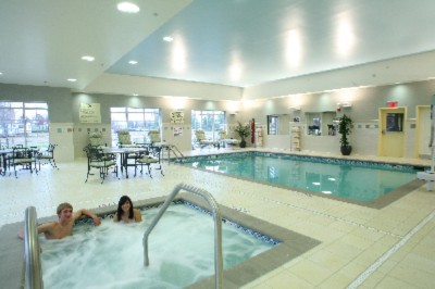 Indoor Pool With Whirlpoo/hot Tub